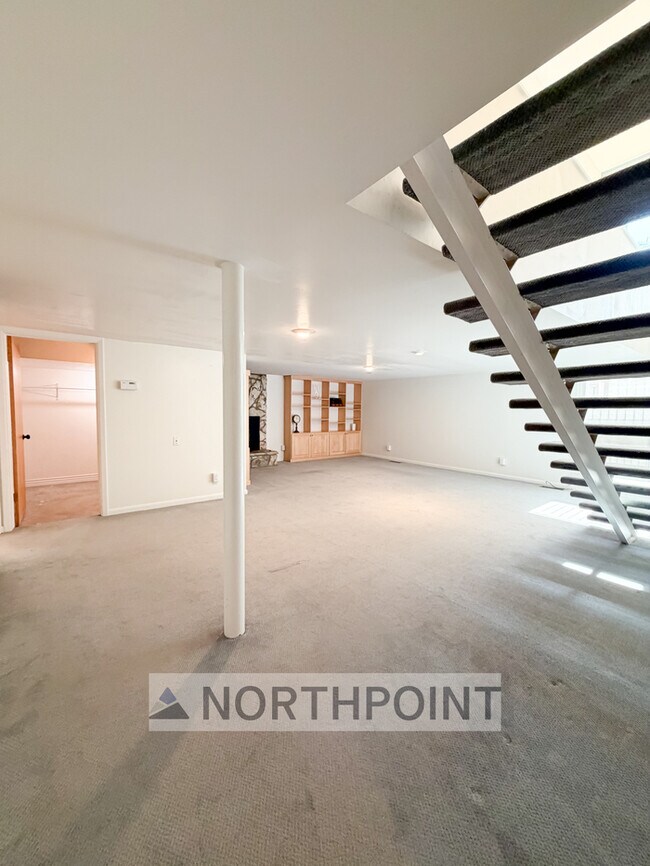 Building Photo - Midcentury Modern Masterpiece