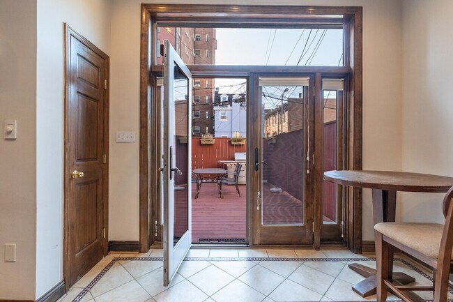 Building Photo - 2633 Adams Mill Rd NW