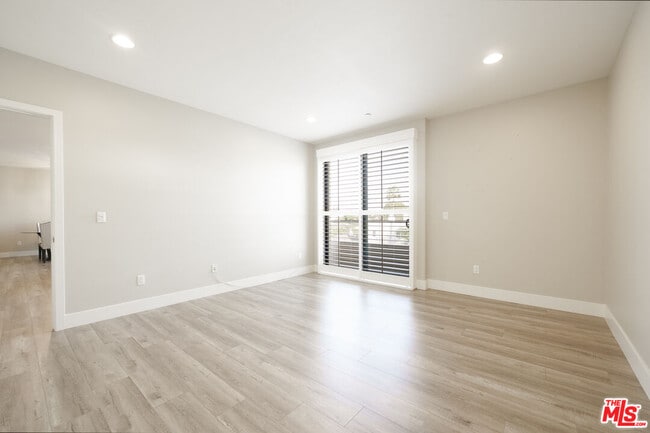 Building Photo - 871 Crenshaw Blvd