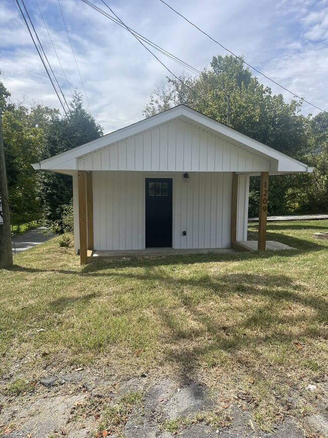 Building Photo - 1029 Ward Pl