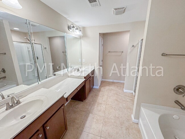 Building Photo - 4140 Madison Bridge Dr