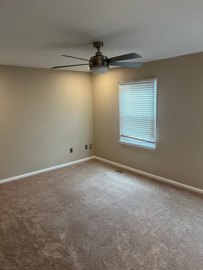 Building Photo - End of Group Townhome, with Finished Basement, in Abingdon