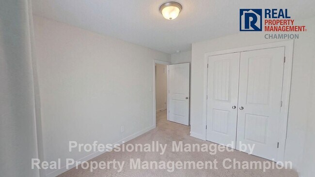 Building Photo - 4 BD/2 BA Single Story Home on Large Corner Lot w/Fenced Back Yard