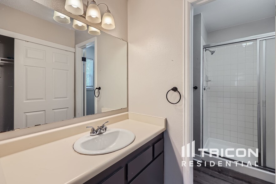 Building Photo - 385 Mountain Cloud Cir