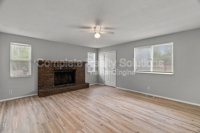 Building Photo - 7563 Haywood Dr