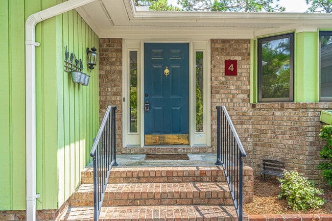 Building Photo - 4 Harness Pl