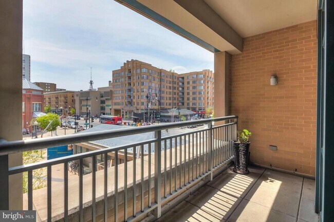 Building Photo - 1390 Kenyon St NW