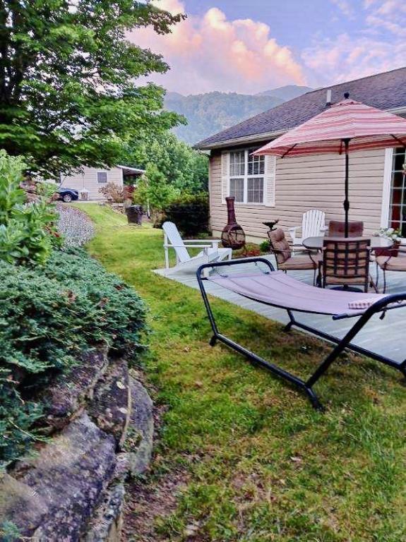 Building Photo - 144 Highview Dr