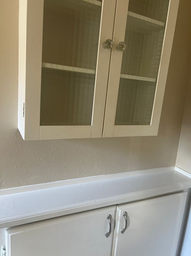 Building Photo - Affordable, Adorable Medford Home!!