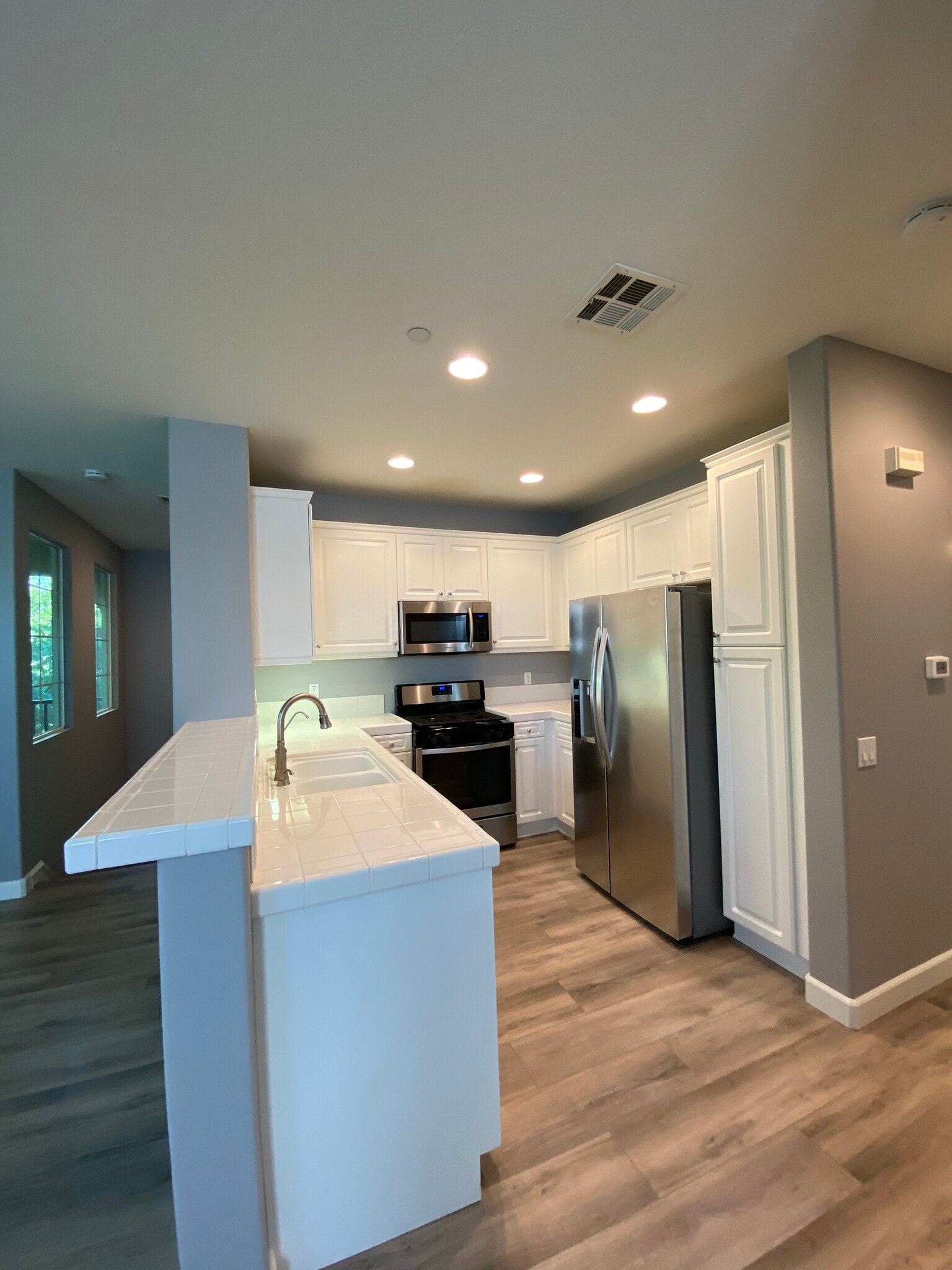 Building Photo - 27352 Oaktree Pl