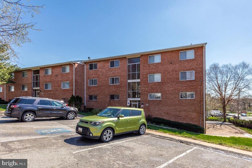 Building Photo - 2500 Markham Ln