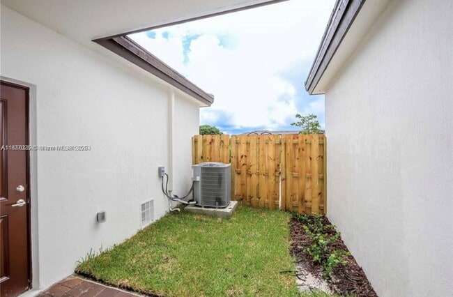 Building Photo - 26459 SW 148th Ave