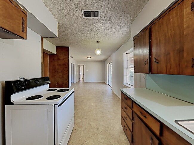 Building Photo - 873 Beverly Dr