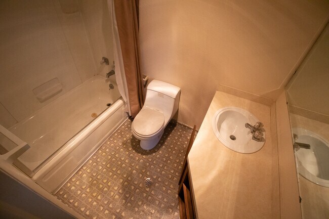 Building Photo - 889 NW 4th Ave