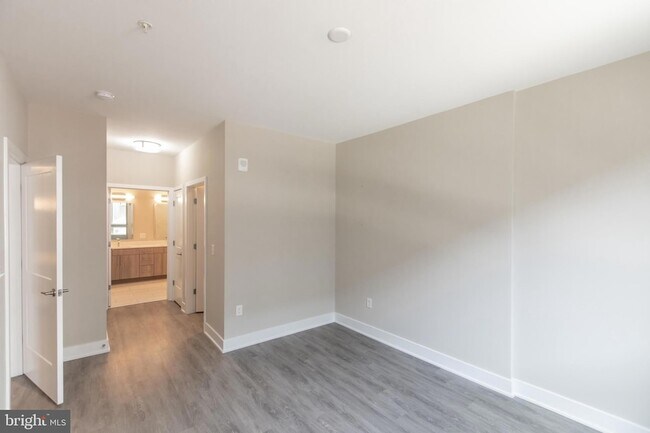 Building Photo - 145 Riverhaven Dr