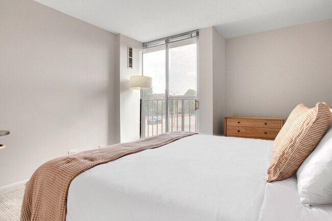 Building Photo - 901 S Ashland Ave