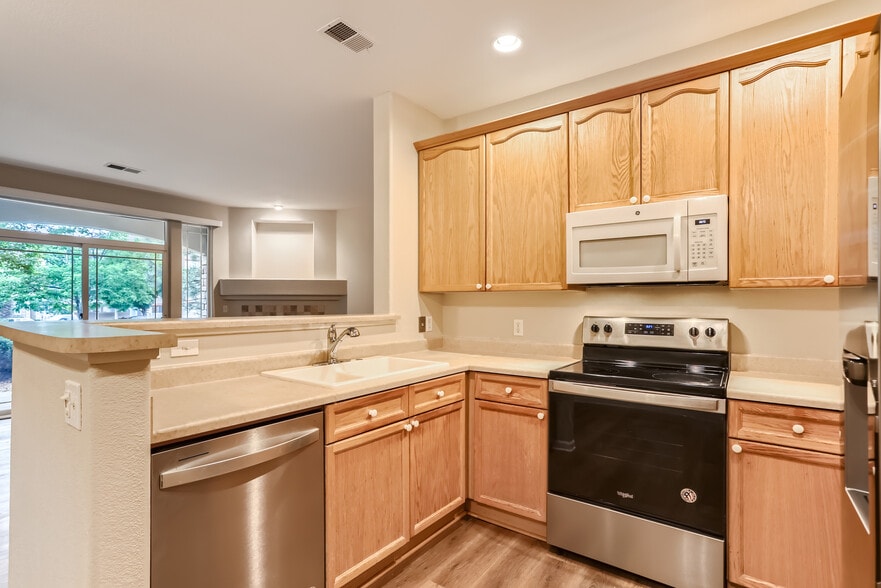 Building Photo - 8427 S Hoyt Way