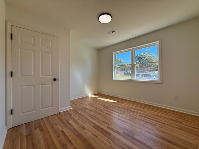 Building Photo - 3 bed/2 bath rental in Norwood
