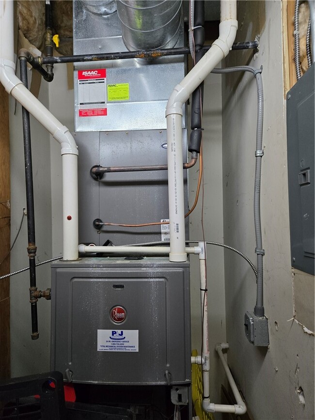 Building Photo - 320 East Ave