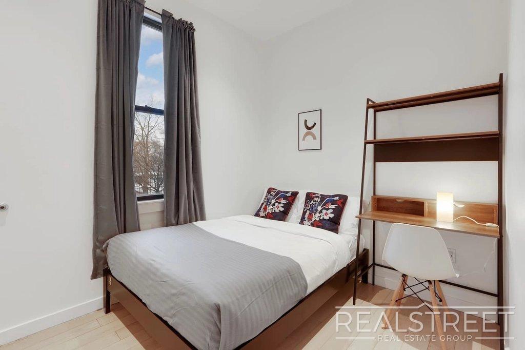 Building Photo - Spacious Bushwick 6BR with Open Kitchen, Laundry & Roof Deck