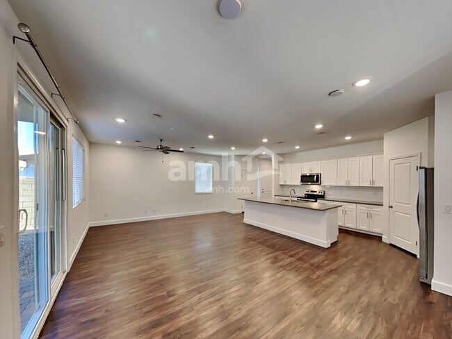 Building Photo - 10465 Beavertail Hill Ave