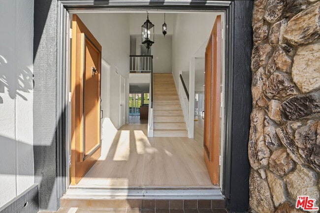 Building Photo - 243 Blanquita Way