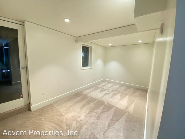 Building Photo - 3 br, 2 bath House - 4739 El Centro Ave