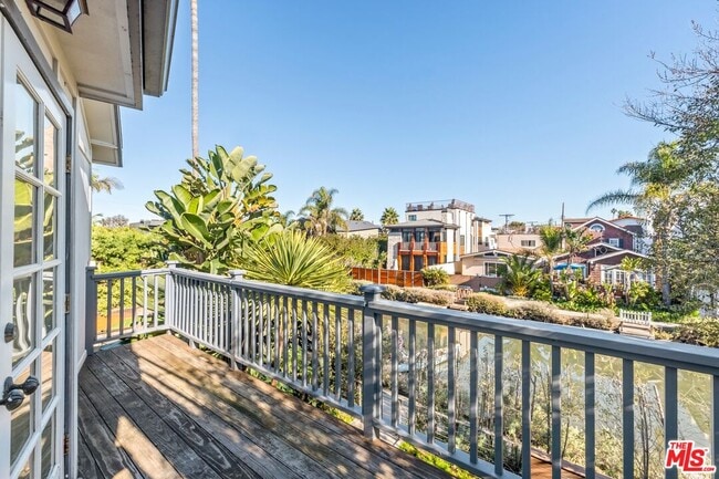 Building Photo - 2316 Strongs Dr