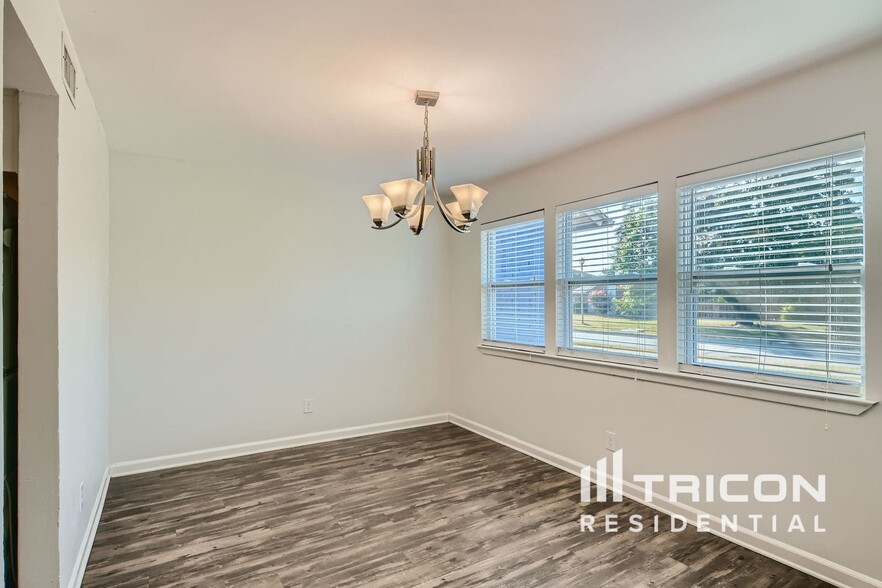 Building Photo - 1712 Hartford Dr