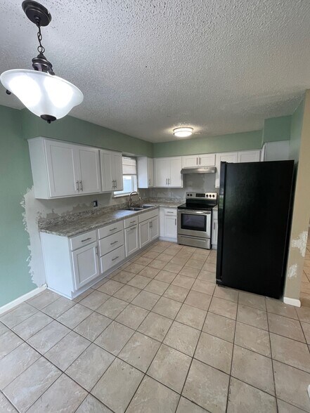 Building Photo - 4606 Wood Ave