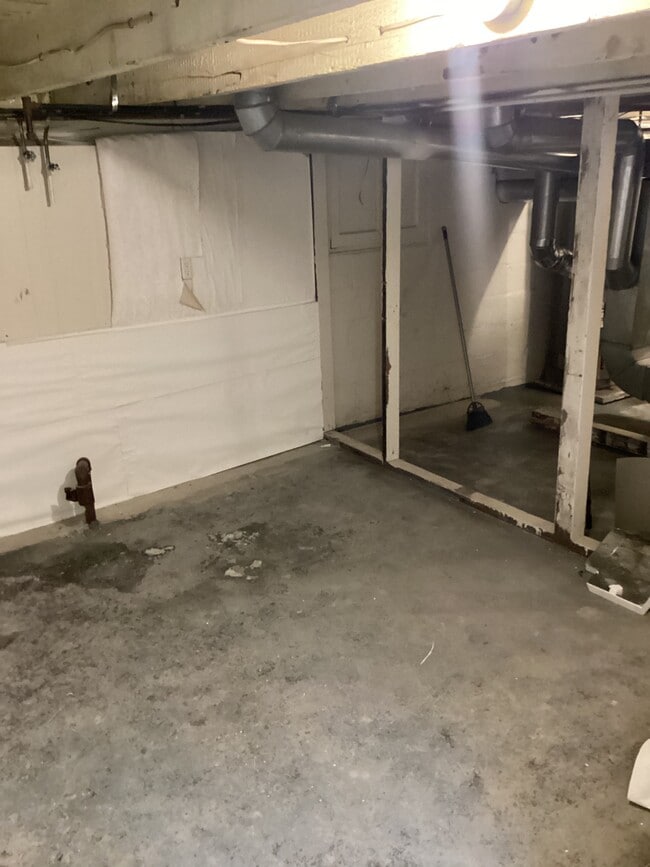 Building Photo - 1208 Howard St