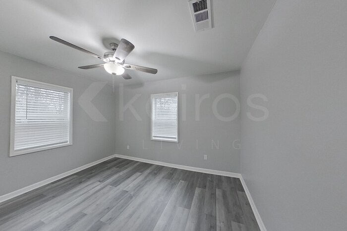 Building Photo - 230 E Colonial Dr
