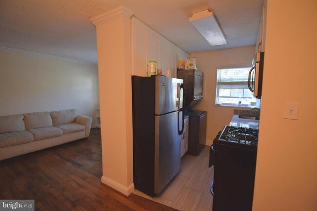 Building Photo - 2241 Farrington Ave