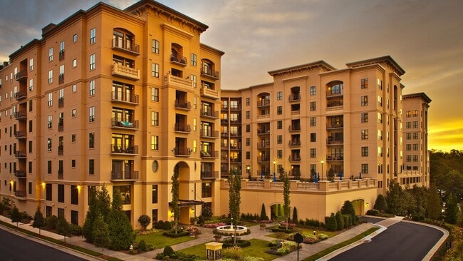 Building Photo - 92 West Paces Ferry Rd NW