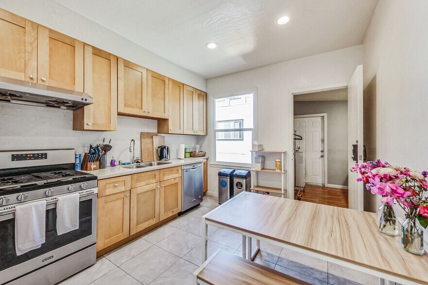 Building Photo - 766 Natoma St