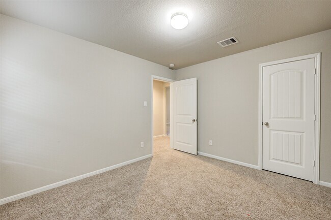Building Photo - 8002 Carillon Way