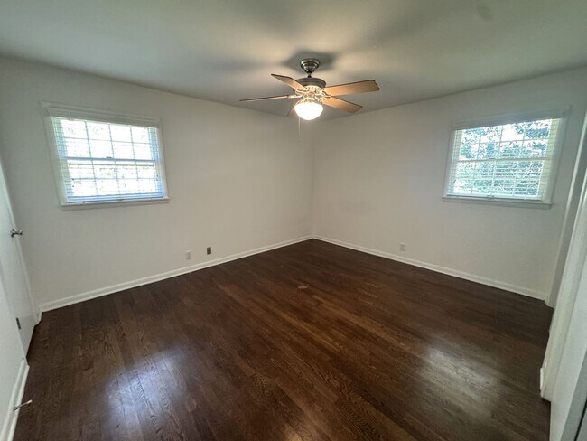 Building Photo - 5br home off S. Milledge For Rent