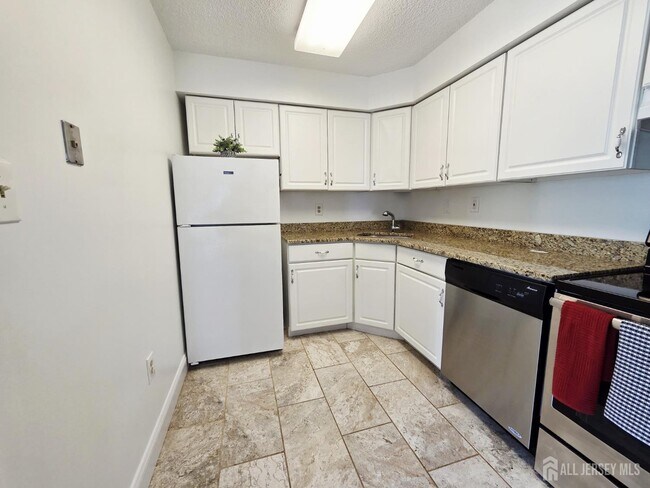 Building Photo - 8113 Tamarron Dr