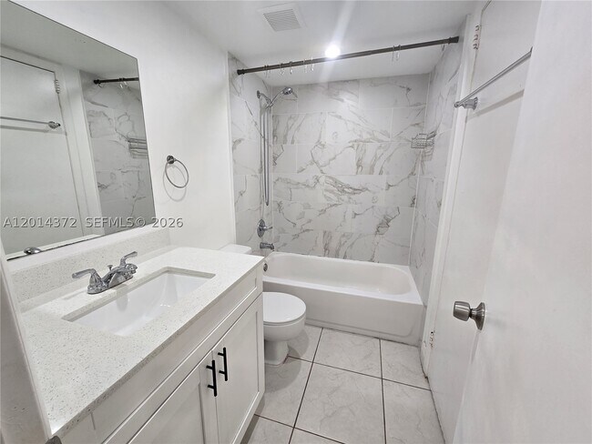 Building Photo - 1001 Coral Club Dr