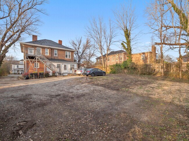 Building Photo - 115 Diamond Ave