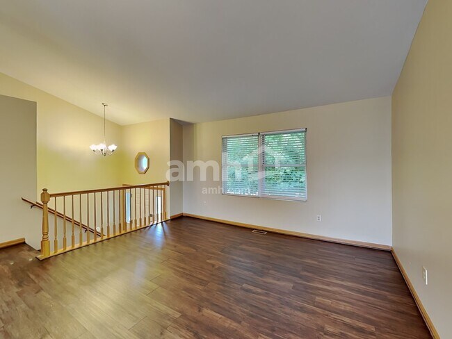 Building Photo - 204 Inverness Trl