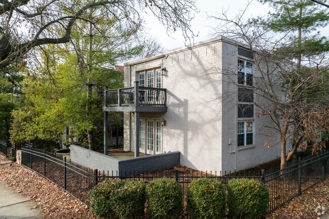 Primary Photo - Savannah Court