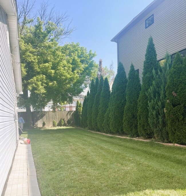 Building Photo - $2775 - Beautiful 3-Bedroom Home in Fronte...