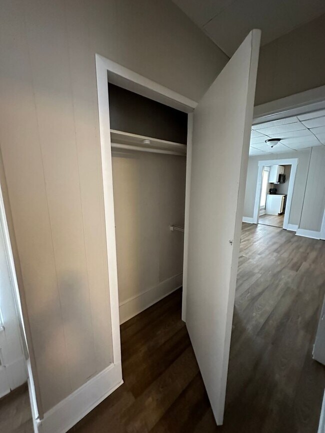 Building Photo - Recently Renovated 3BR/1BA Home in New Albany!