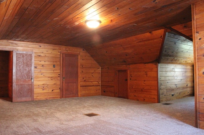 Building Photo - 1018 S Evergreen Ave