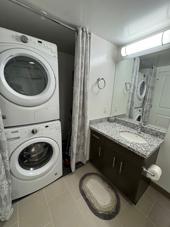 Building Photo - Partially Furnished 1 bed, 1 bath with 1 reserved covered parking @ Ke Kilohana