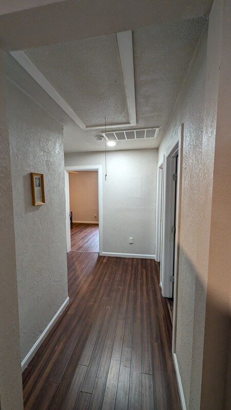 Building Photo - 1004 NE 28th St