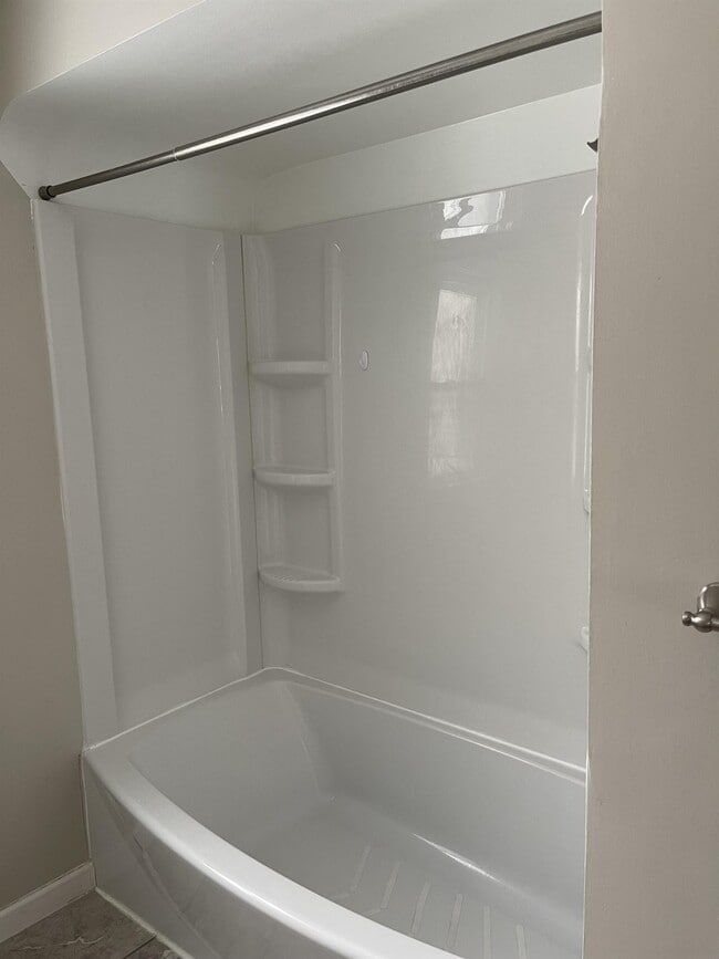 Building Photo - 610 Parkside Dr