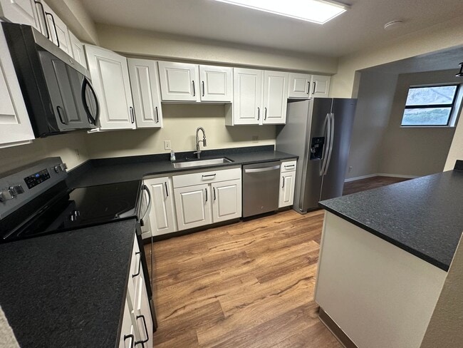 Building Photo - Beautifully Renovated Townhome at Woodvine