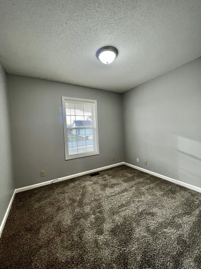 Building Photo - 229 Grassmire Dr